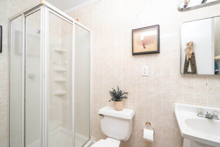 More Photos Of 1113 Lennoxville Rd, Beaufort Loft Creative Space For Sale