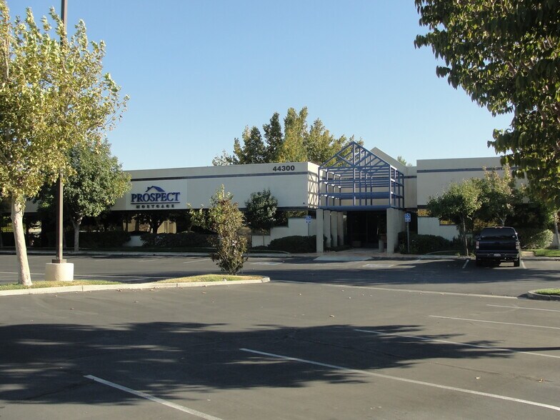 More Photos Of 44300 Lowtree Ave, Lancaster Office For Sale