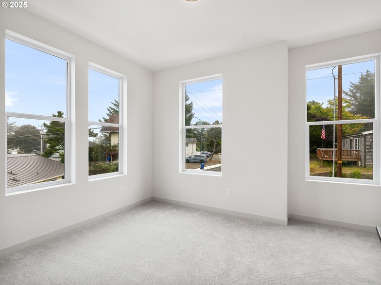 More Photos Of 305 Jetty ave, Lincoln City Multifamily For Sale