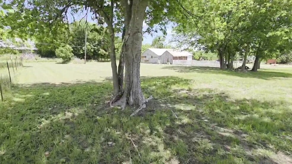 Primary Photo Of 110 County Road 421, Thorndale Freestanding For Sale