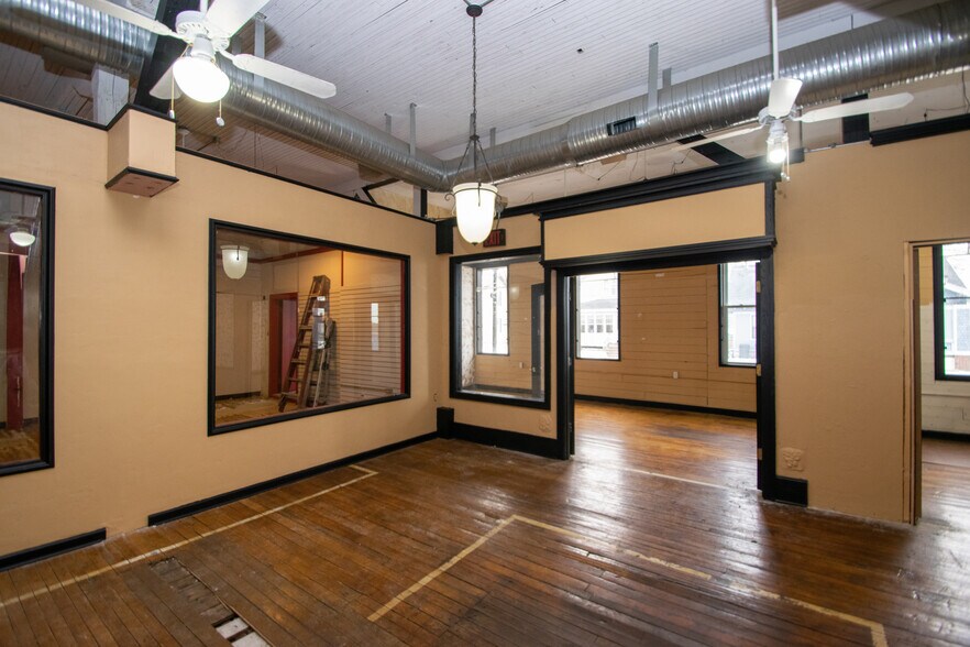 More Photos Of 300 4th St, Algoma Apartments For Sale