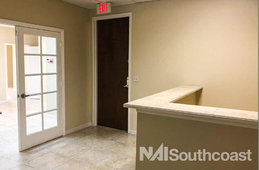 More Photos Of 7000 SE Federal Hwy, Stuart Office For Lease