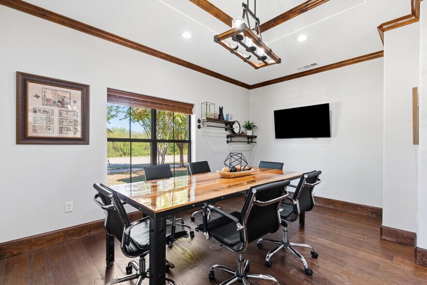 More Photos Of 2011 E Kirkwood Blvd, Southlake Office For Lease