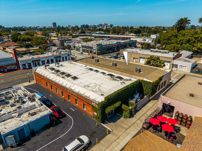 More Photos Of 335 W Chapman Ave, Orange Storefront For Lease