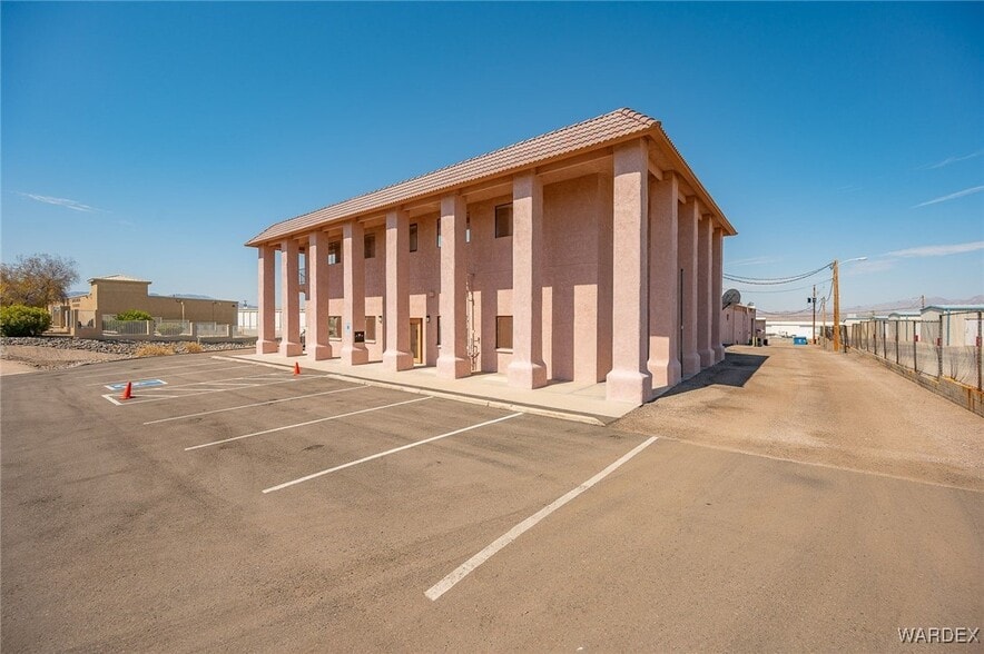 More Photos Of 1055 Empire Dr, Lake Havasu City Distribution For Lease