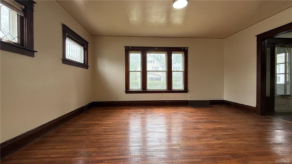 More Photos Of 1890 Linwood Ave, Niagara Falls Apartments For Sale