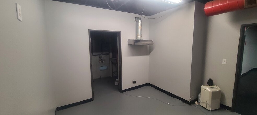 More Photos Of 18830 Woodward Ave, Detroit General Retail For Sale