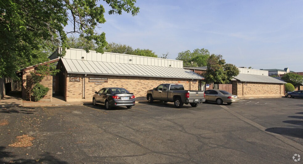 More Photos Of 711 W 38th St, Austin Unknown For Lease