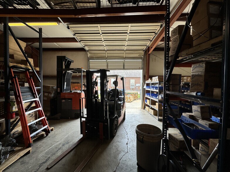 More Photos Of 7074 302 Industrial Dr, Southaven Storefront Retail Office For Lease