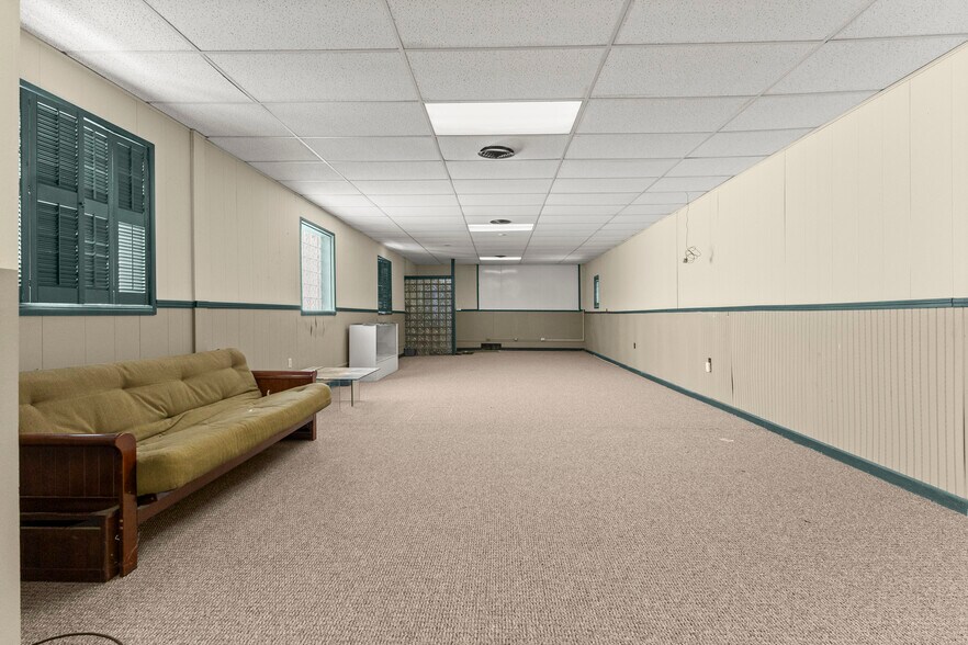 More Photos Of 10531 Wren St, Dearborn Bar For Sale