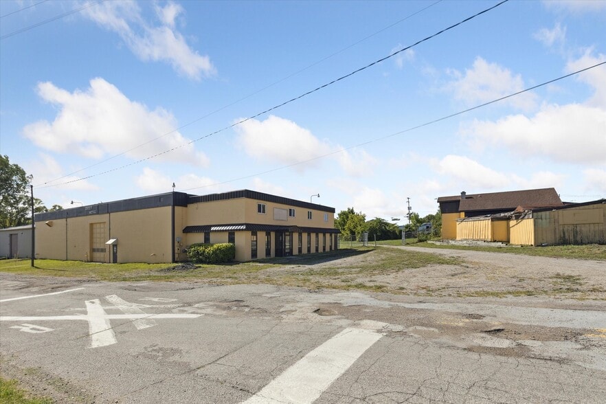 More Photos Of 211 Lee St, Saginaw Manufacturing For Sale
