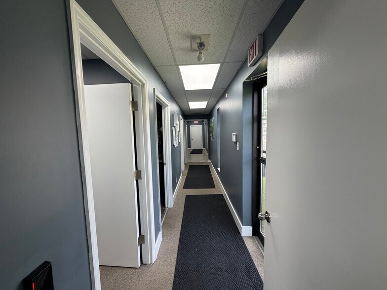 More Photos Of 1030 W 17th St, Bloomington Flex For Sale