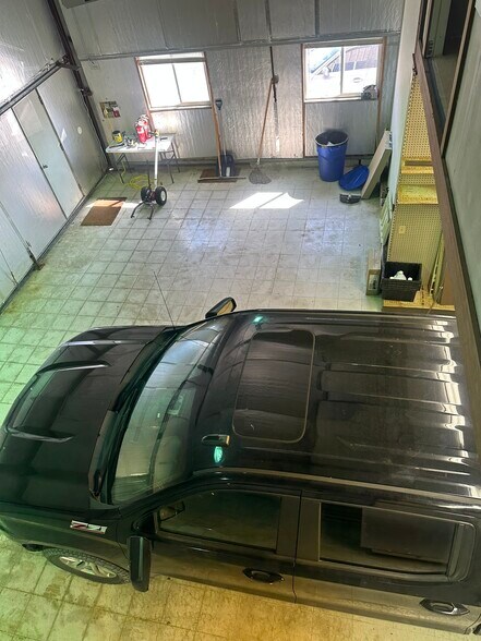 More Photos Of 10 Hangar Rd, Vineyard Haven Warehouse For Lease