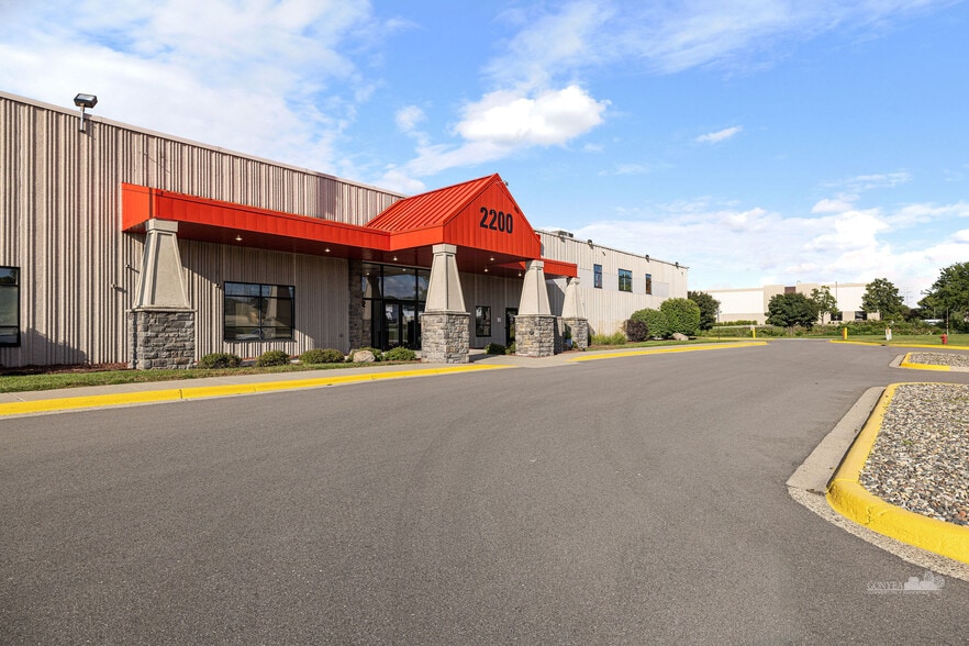 More Photos Of 2200 W Highway 13 W, Burnsville Warehouse For Lease