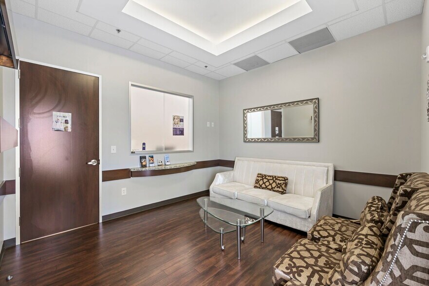 More Photos Of 7790 W Grand Pky, Richmond Medical For Lease