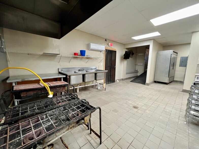 More Photos Of 4260 E Ponce De Leon Ave, Clarkston General Retail For Sale