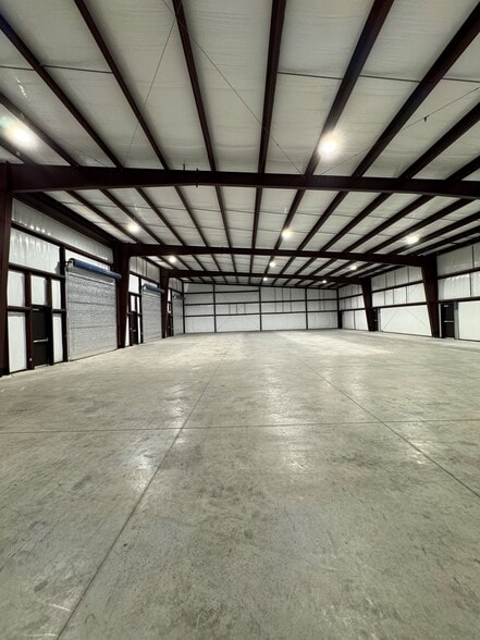 More Photos Of 2001 Poplar Pl, Panama City Warehouse For Lease