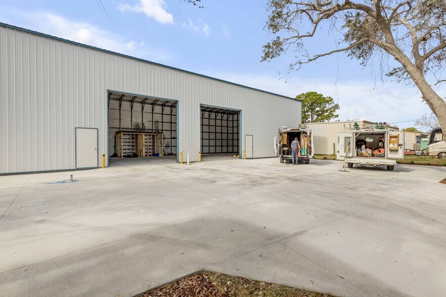 More Photos Of 2218 Guava Dr, Edgewater Warehouse For Sale