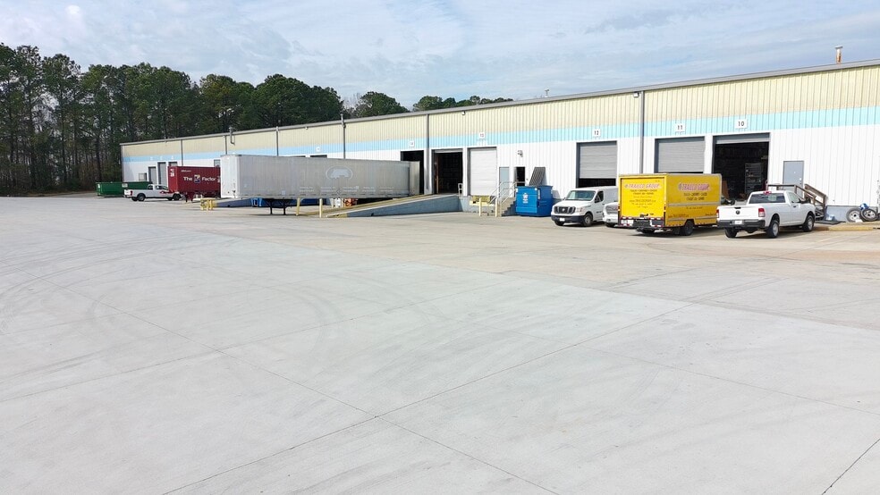 More Photos Of 5516 Export Blvd, Garden City Warehouse For Lease