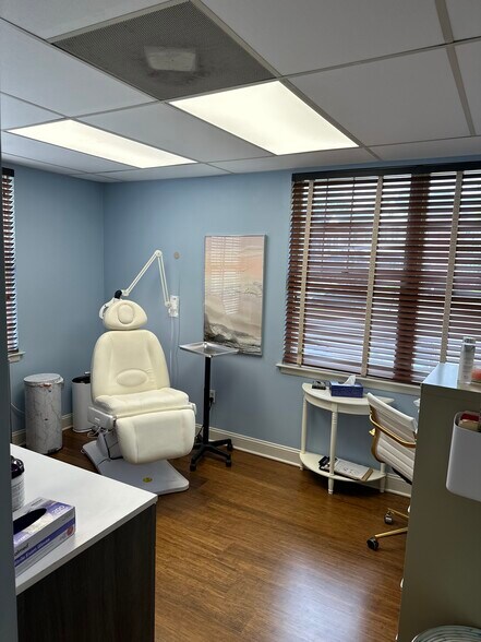 More Photos Of 271 US Highway 46, Fairfield Office For Lease