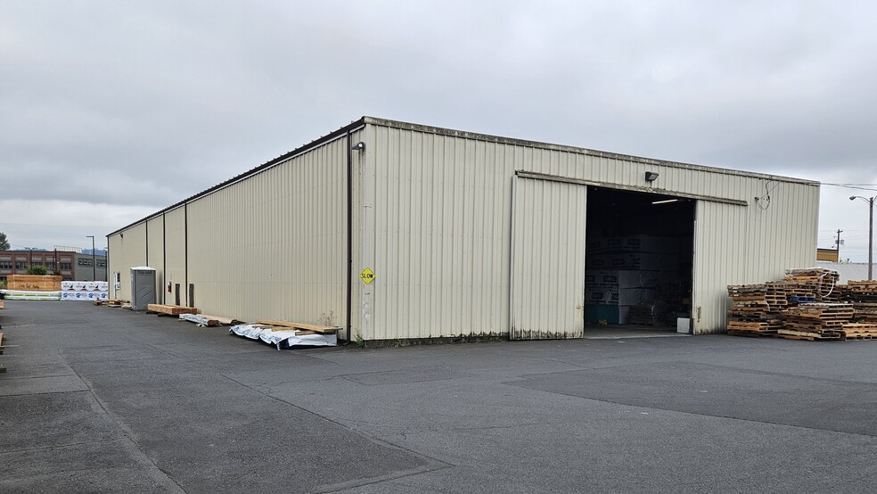 More Photos Of 642 Commerce Ave, Longview Lumberyard For Lease