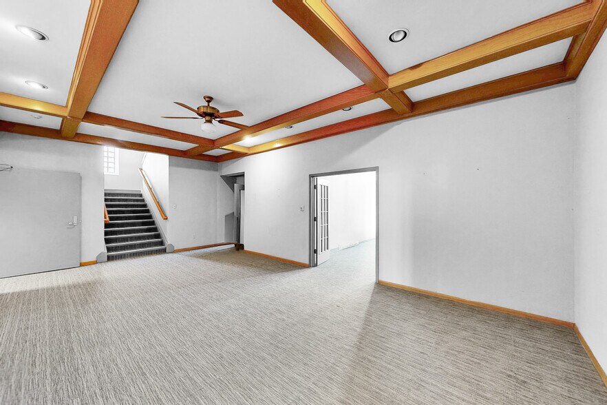 More Photos Of 2200 Grand Ave, Des Moines Office For Sale