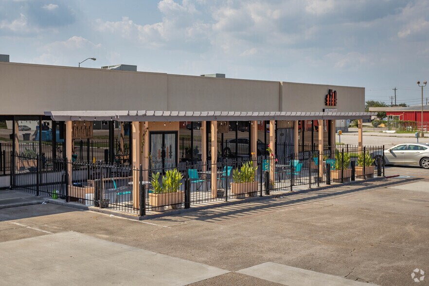 More Photos Of 815 Dixie Dr, Clute Unknown For Lease