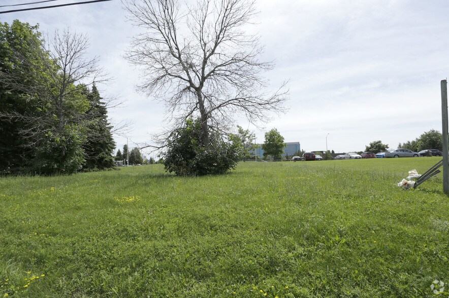 More Photos Of 1 Centrepointe Dr, Nepean Medical For Lease