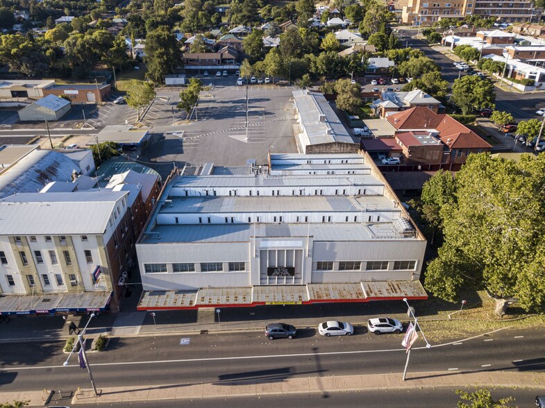 Primary Photo Of 74 Kendal St, Cowra Freestanding For Lease