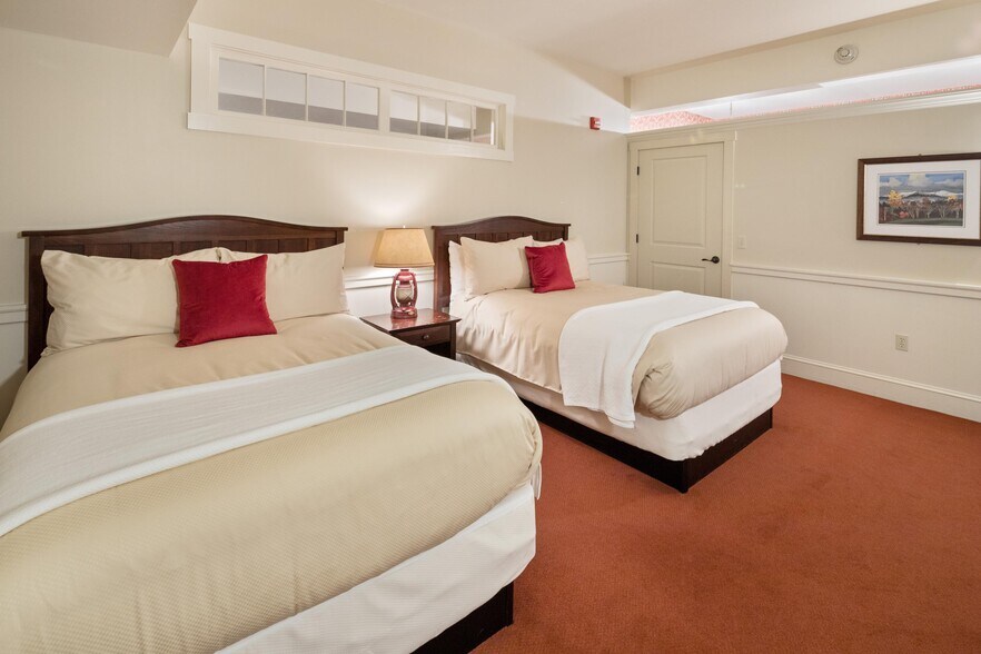 More Photos Of 18 Main St, Stowe Hotel For Sale