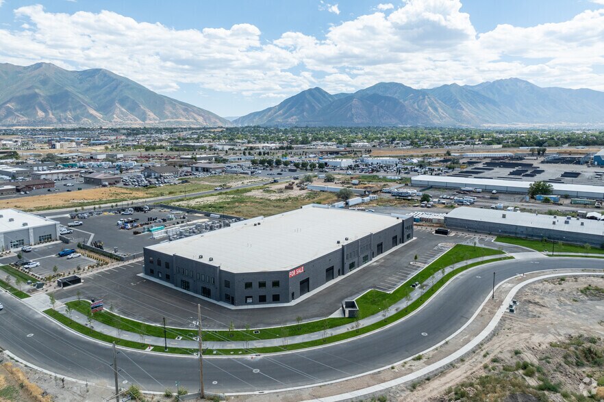 More Photos Of 1564 250 W, Spanish Fork Showroom For Lease
