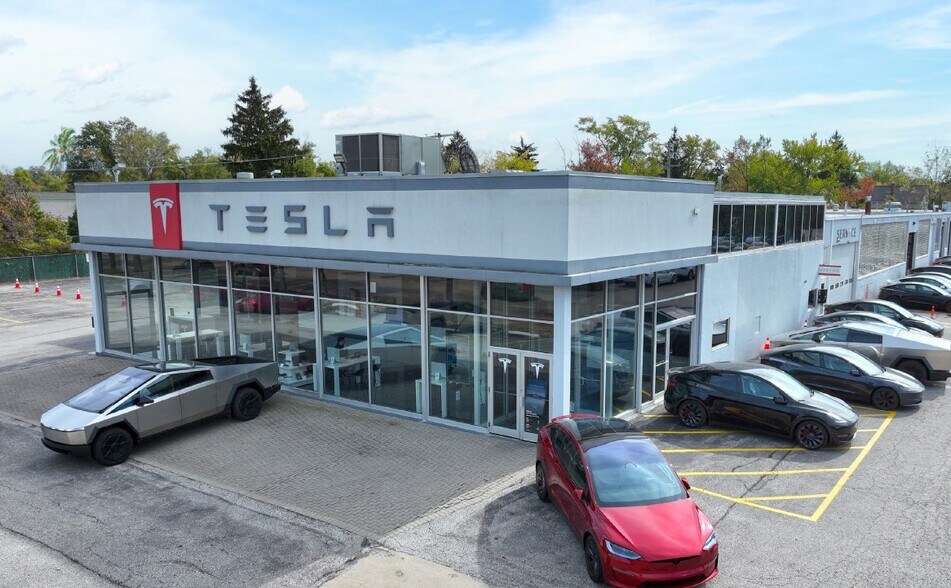 More Photos Of 5180 Mayfield Rd, Lyndhurst Auto Dealership For Sale