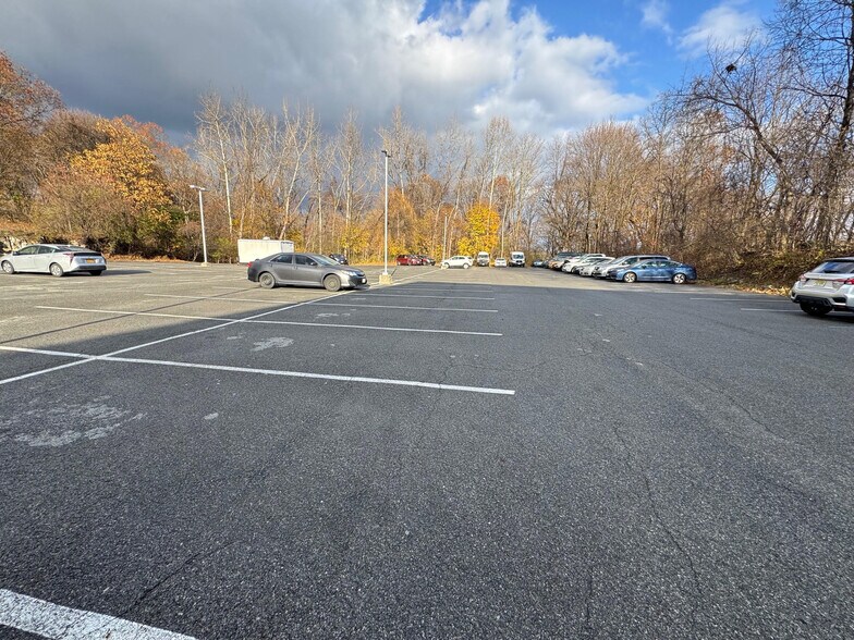 More Photos Of 1 Corwin Ct, Newburgh Medical For Lease