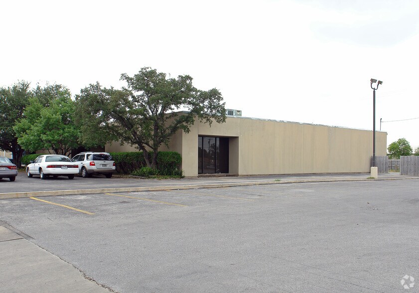 More Photos Of 4218-4220 Centergate St, San Antonio Research And Development For Lease
