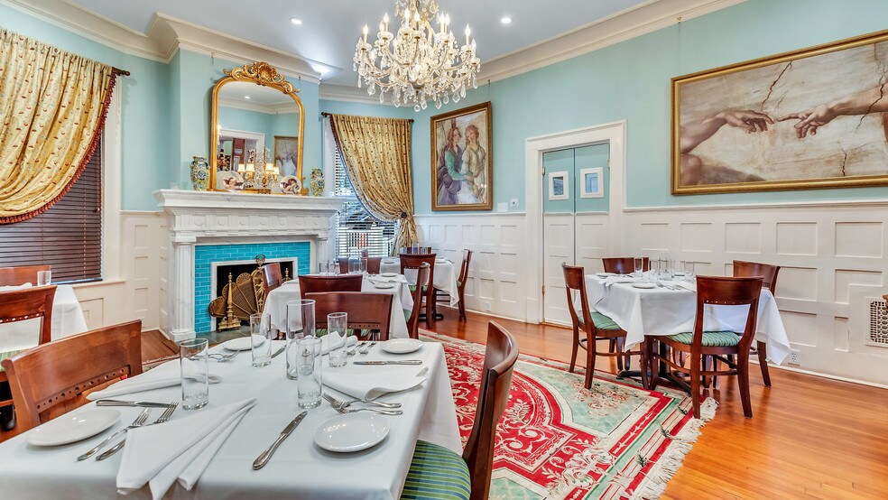 More Photos Of 119 E 37th St, Savannah Restaurant For Sale