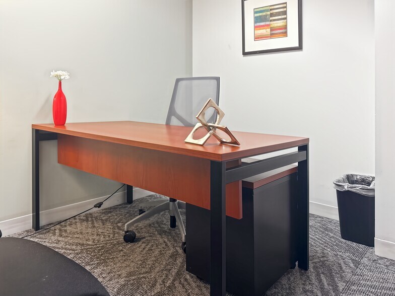 More Photos Of 5 Centerpointe Dr, Lake Oswego Coworking Space