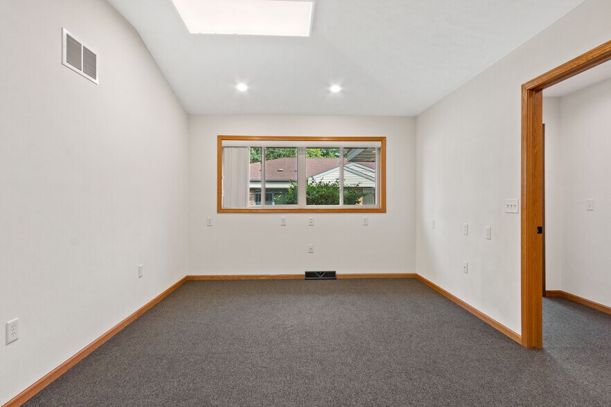 More Photos Of 3210 Post Rd, Stevens Point Office For Lease