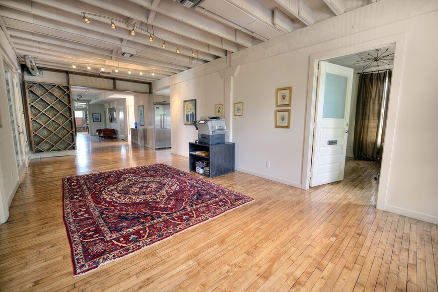 More Photos Of 2409 Commerce St, Houston Freestanding For Lease