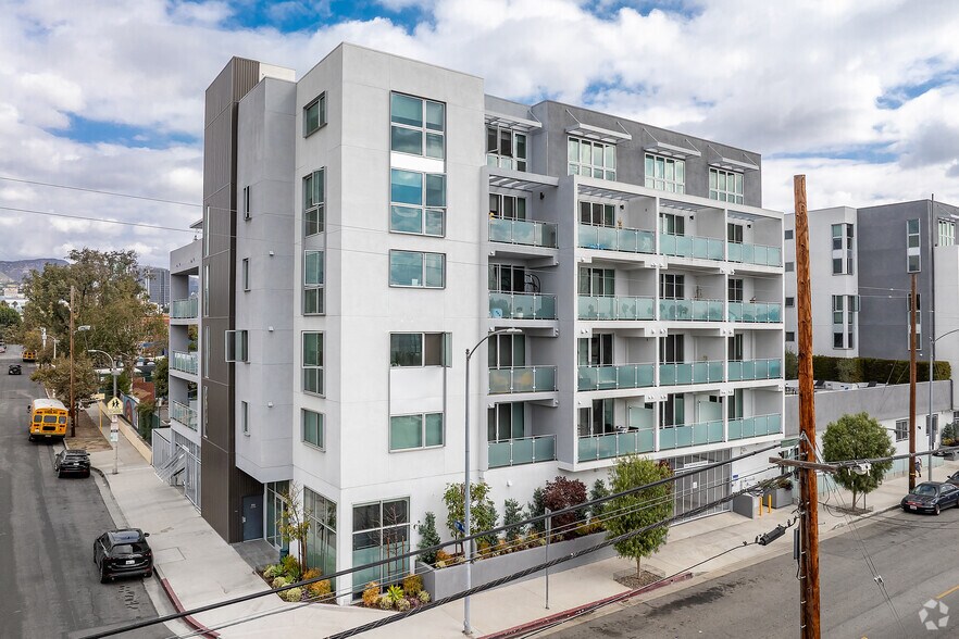 Primary Photo Of 901 Vine St, West Hollywood Apartments For Lease