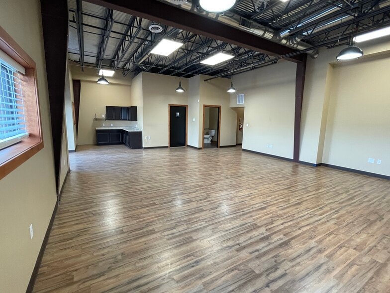 More Photos Of 3000 Airport Dr, Erie Light Manufacturing For Sale