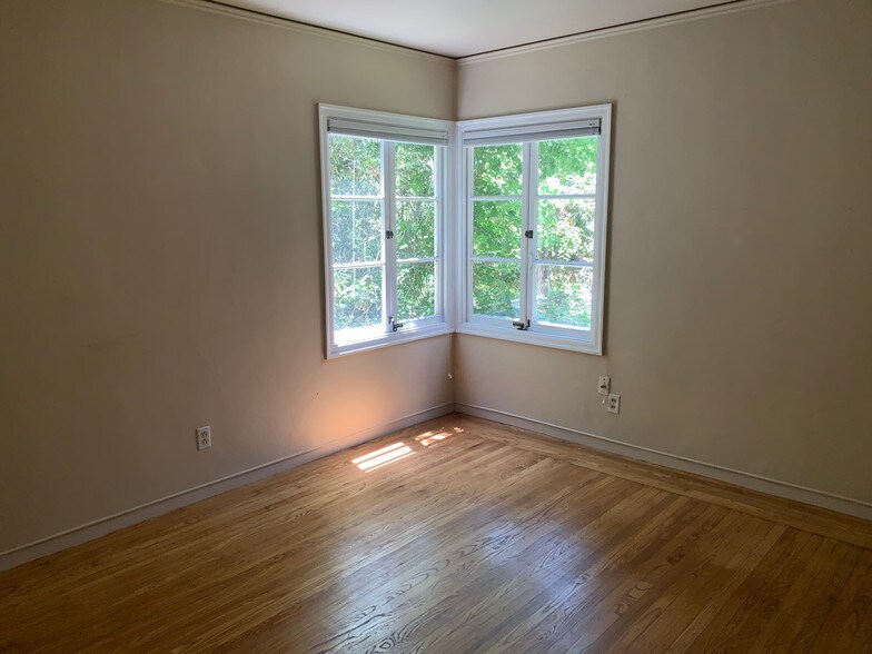 More Photos Of 33 Home Pl E, Oakland Apartments For Sale