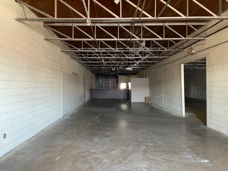 More Photos Of 132 Cole St, Dallas Warehouse For Lease