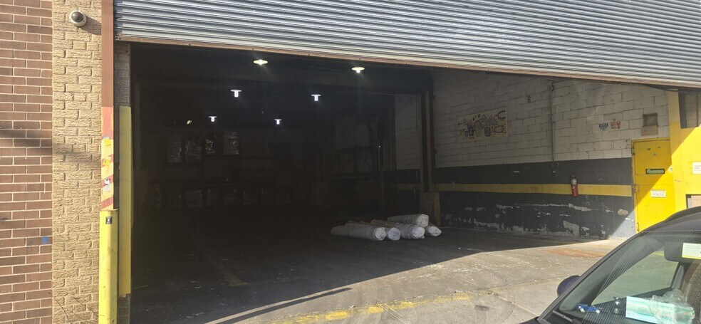 More Photos Of 16737 Porter Rd, Jamaica Warehouse For Lease