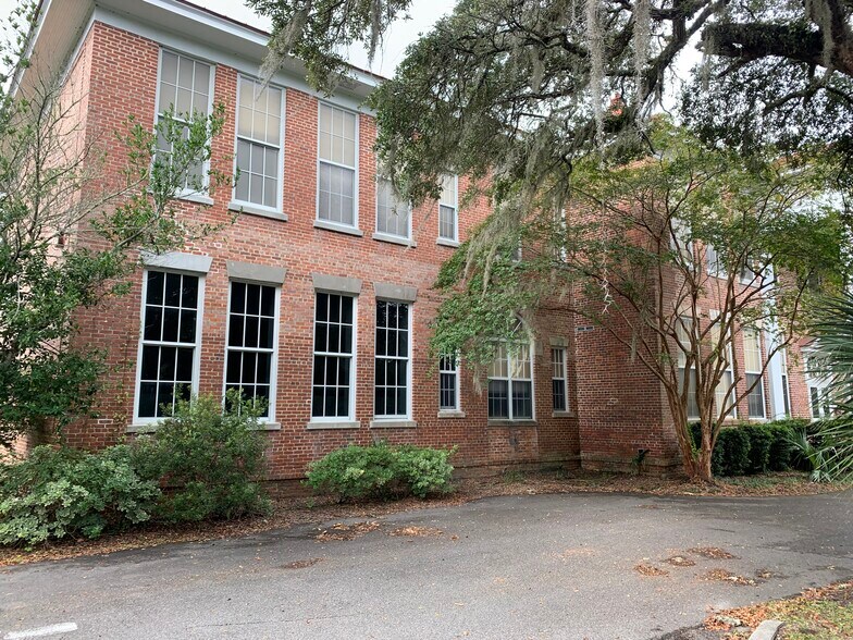 More Photos Of 711 Pinckney St, Mc Clellanville Specialty For Lease