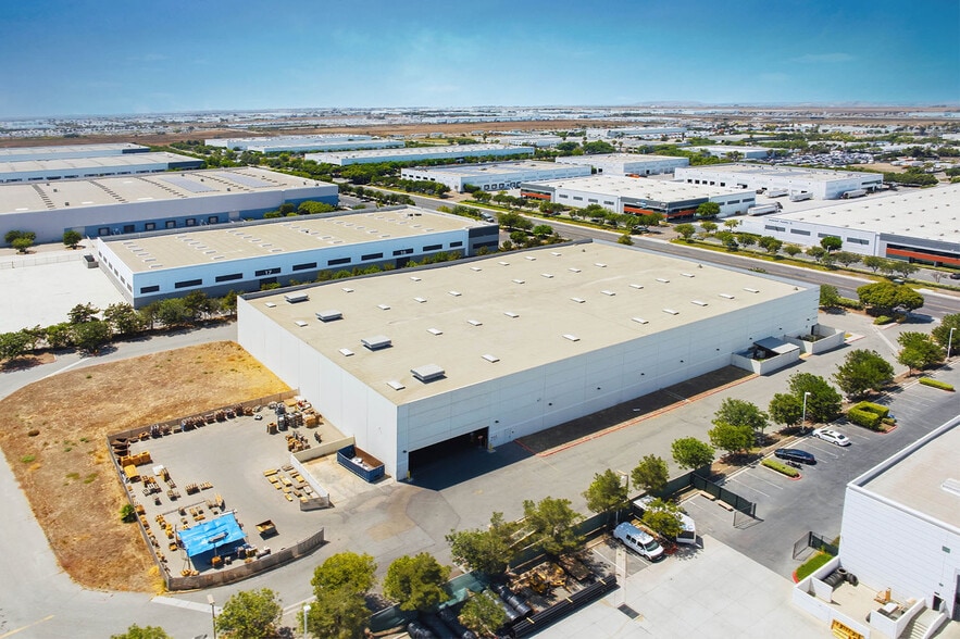 More Photos Of 8753 Kerns St, San Diego Warehouse For Sale