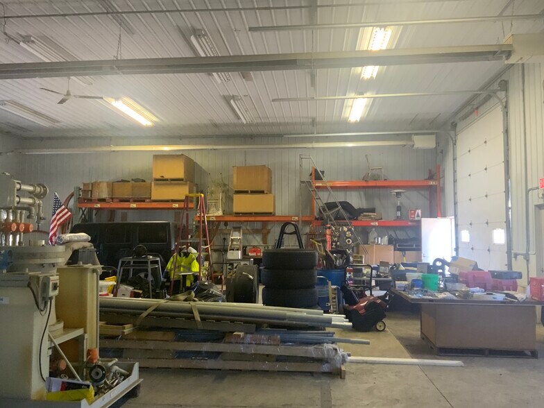 More Photos Of 885 Wales Dr, Hartville Warehouse For Lease