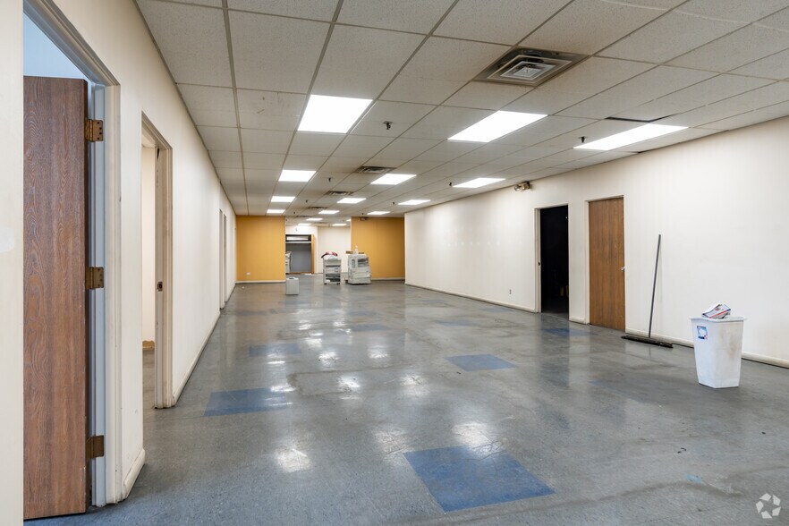 More Photos Of 10800 Ford Rd, Dearborn Warehouse For Lease