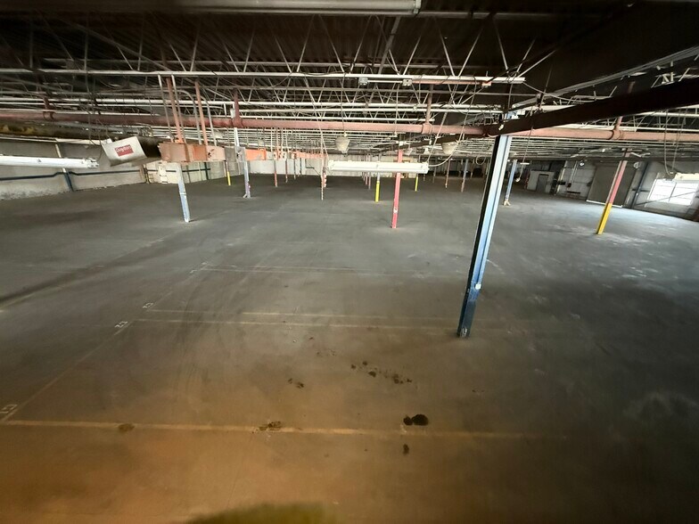 More Photos Of 73 Neale Rd, Vienna Warehouse For Lease