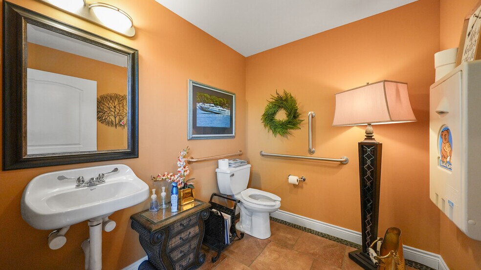 More Photos Of 2265 Bagnell Dam Blvd, Lake Ozark Office For Sale