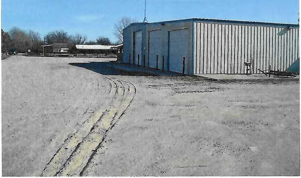 More Photos Of 500 Dennis Rd, Weatherford Flex For Lease